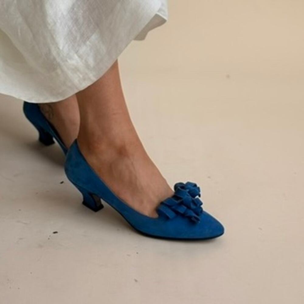 Joan & David Blue Suede Bow Pumps - Made in Italy, Ruffled Kitten Heel, Size 7.5 - Picture 3 of 9